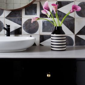 חדר רחצה רמבטיה ידיות ידית כפתור זהב גילי אונגר עיצוב בית אדריכל